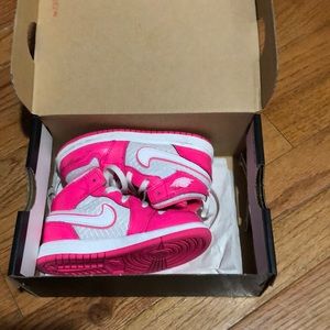 Toddler 7c pink Jordan 1 mid